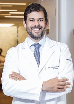 Dr. Vinicius Carrera
